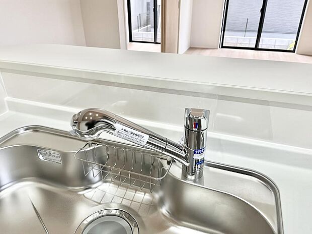 いつでも清潔なおいしいお水を。一つの水栓で水道水と浄水を使い分け。