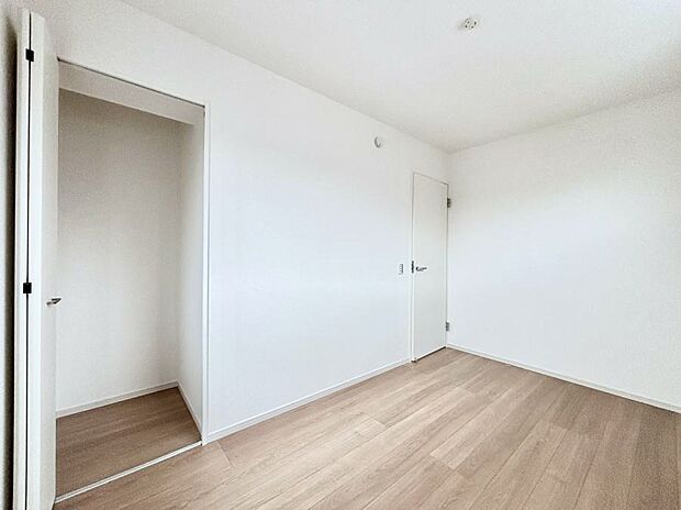 ◆2号棟◆~Bed Room~ 子供部屋はお子様にとって大変重な役割があります。子供一人で過ごす空間を与えることで、宿題や勉強時間も自然と増えまた自ら部屋の片付けや掃除なども促すことに繋がります。