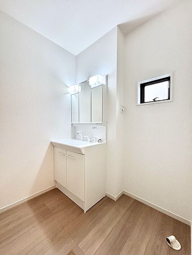 清潔感のある快適空間です。毎日の身支度も気持ち良くお使い頂けます。 