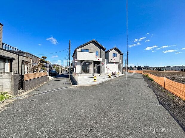 ~Exterior~ 前面道路は閑静な住宅地をはしる車通りの少ない道路。駐車の出し入れもらくらくです!ご不明点・現地見学のご希望は、お気軽にお問い合わせください!