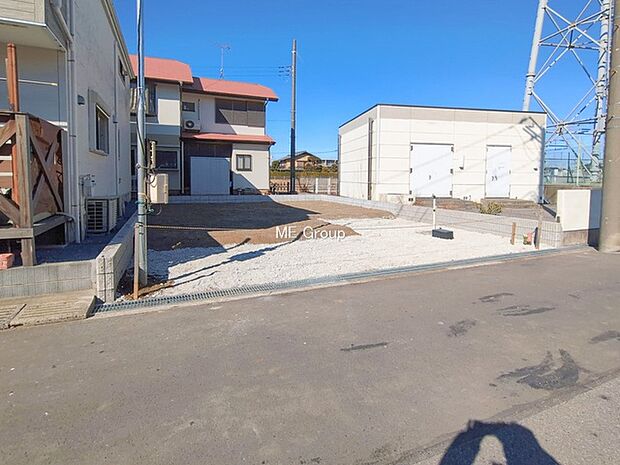 〜Exterior〜　一戸建ての大きなメリットは、自分達の「土地」を「自由に」使える事です。ガーデニングやＤＩＹ，車やバイクの趣味など様々な用途で利用できます。  