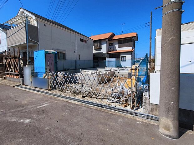 ~Exterior~ 一戸建ての大きなメリットは、自分達の「土地」を「自由に」使える事です。ガーデニングやDIY,車やバイクの趣味など様々な用途で利用できます。