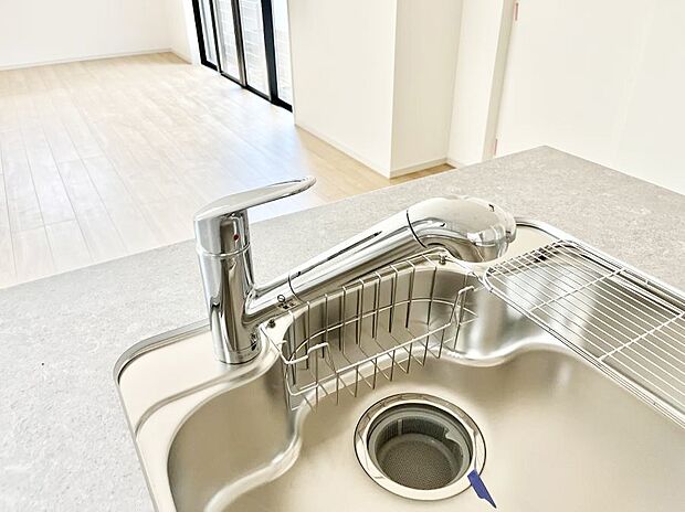 いつでも清潔なおいしいお水を。一つの水栓で水道水と浄水を使い分け。