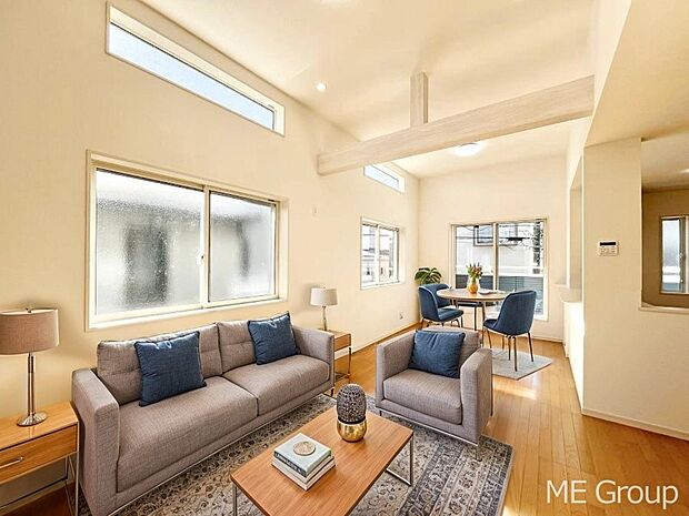 ~Living~ 日当たりのいい2階リビングはプライベート性も高く、落ち着いて暮らせます。ゆとりある暮らしと心地よい住環境が紡ぐ贅沢な時間をご家族みんなでお過ごし下さい。 ※家具はCGです