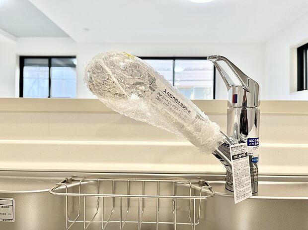 毎日飲むお水だから浄水したお水をどうぞ!カートリッジを変えるだけの簡単設置で浄水されたお水が飲めるようになります。