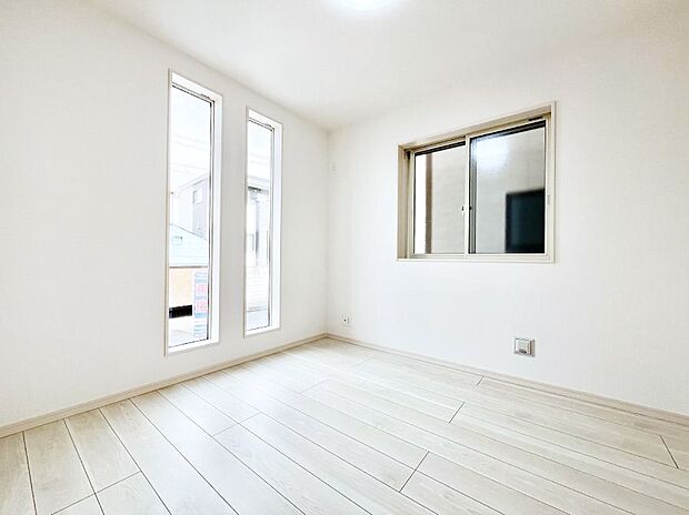 ~Bed Room~ 部屋数が多いのが戸建てのメリットです。ご家族が増えたことで手狭に感じていた住まいも戸建てでは各居室プライバシーを保つことができます。住まいにゆとりが生まれ心もリラックスできます♪