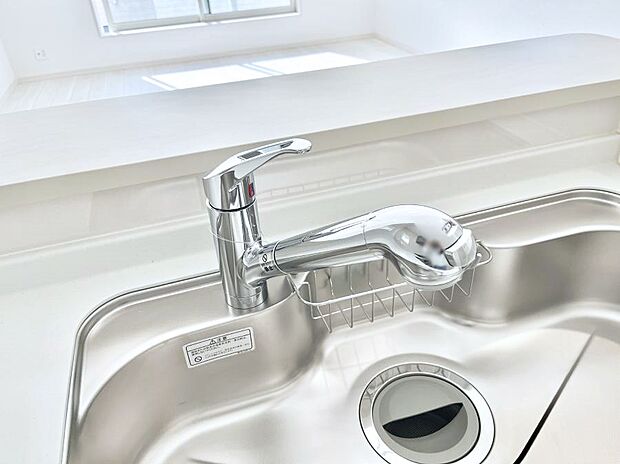 いつでも清潔なおいしいお水を。一つの水栓で水道水と浄水を使い分け。