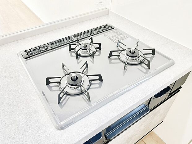 ガスコンロはSiセンサー搭載。火力調節や焦げ付き・消し忘れも防いでくれます。