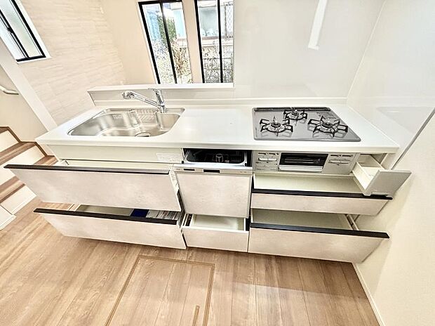 使いやすさを優先したスライド式収納タイプ！