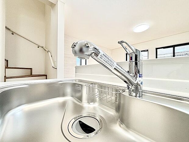 浄水器一体型のキッチンで洗い物用・料理用と切り替え簡単！