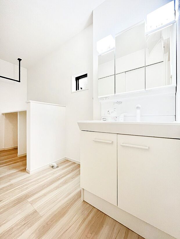 ~Dressing Room~ 毎日使う場所だから、機能的で使いやすさに配慮したパウダールーム。※同仕様写真