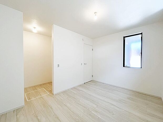 ウォークインクローゼットがあるお部屋!季節ごとの入れ替えも不要で便利です。