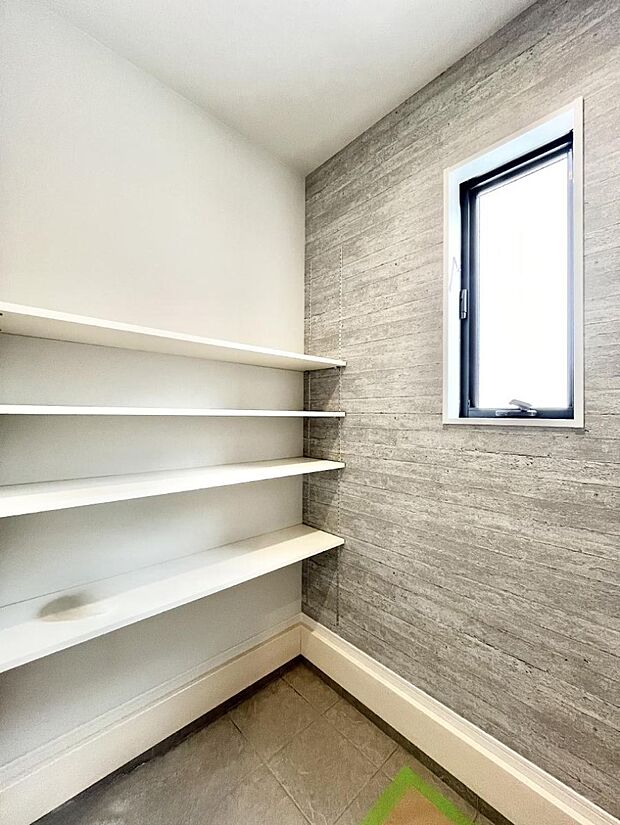 散らかりがちな玄関もスッキリ!ご家族の靴もスッキリ収納できるSIC付き!※同仕様写真