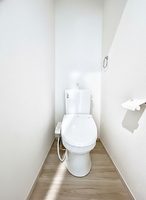 綺麗・スッキリ・快適なウォシュレット付トイレでくつろげる空間です。※同仕様写真
