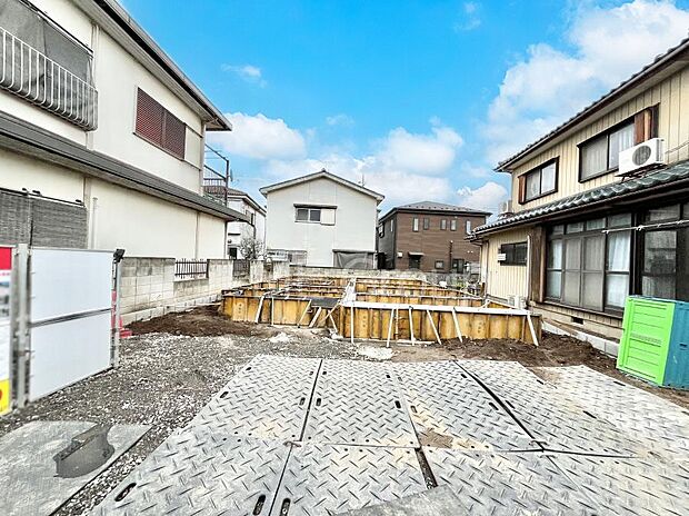 ~Exterior~ 一戸建ての大きなメリットは、自分達の「土地」を「自由に」使える事です。ガーデニングやDIY,車やバイクの趣味など様々な用途で利用できます。