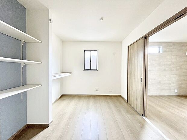 ◆2-B号棟◆~Bed Room~ 子供部屋はお子様にとって大変重な役割があります。子供一人で過ごす空間を与えることで、宿題や勉強時間も自然と増えまた自ら部屋の片付けや掃除なども促すことに繋がります。