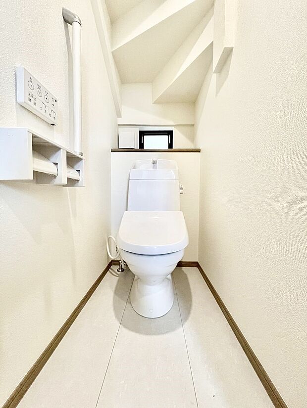 ◆2-B号棟◆～Toilet～　清潔感のある水回り♪トイレはウォシュレット付きです◎トイレは毎日使わざるを得ないもの。いつも清潔を保ちたいですね。トイレが2ヶ所あるので朝の混雑時に便利です！