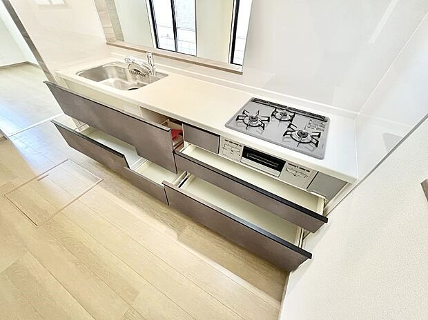 ◆2-B号棟◆スライド式収納なので上からの出し入れが可能!腰をかがめずに楽々!