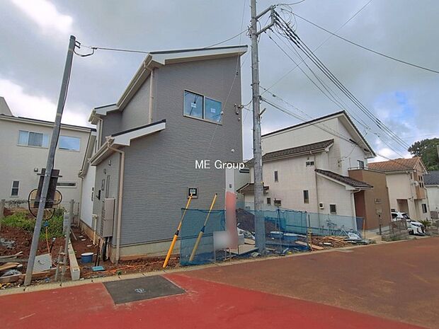 ◆2号棟◆~Exterior~ 閑静な住宅地で子育て家族にピッタリ。毎日のお散歩も快適な緑に恵まれたエリアで、自然に包まれた穏やかな暮らしを実現するための、ゆとりある住環境が整っています。