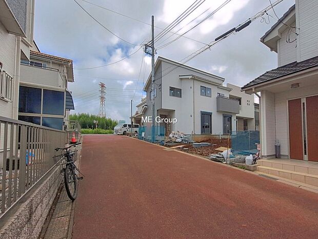 ~Exterior~ 前面道路:西 6m 公道、北 6m 公道 住宅地になっているので車量も少なく、静かな立地です。子育て環境も良好です♪♪周辺環境もあわせてご案内させて頂きます。