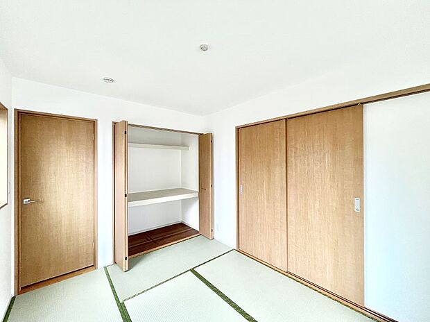 ~Japanese Room~ 和室が持つ特別な時間、麗らかな春のやわらかな時、冬枯れの時がもたらす凛とした時間、経る年月によって表情を変える特別な場所、家族みんなのお気に入りの空間。