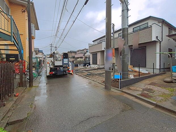 ~Exterior~ 前面道路:南東 4m 公道 前面道路は閑静な住宅地をはしる車通りの少ない道路。駐車の出し入れもらくらくです!ご不明点・現地見学のご希望は、お気軽にお問い合わせください!