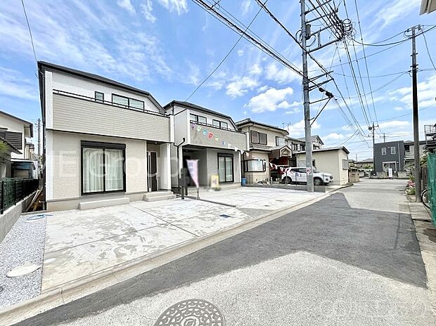 ~Exterior~ 前面道路:南東 4m 公道 前面道路は閑静な住宅地をはしる車通りの少ない道路。駐車の出し入れもらくらくです!ご不明点・現地見学のご希望は、お気軽にお問い合わせください!