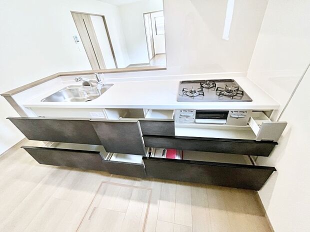 使いやすさを優先したスライド式収納タイプ！