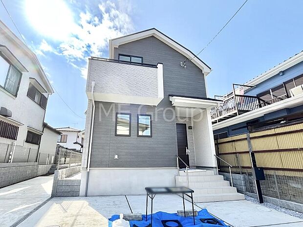 ～Exterior～  閑静な住宅地で子育て家族にピッタリ。  毎日のお散歩も快適な緑に恵まれたエリアで、自然に包まれた穏やかな暮らしを実現するための、ゆとりある住環境が整っています。