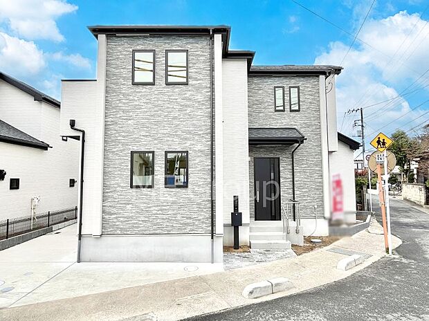 洗練された外観、上質な住空間が広がる室内は永く安心して過ごせる住居です。