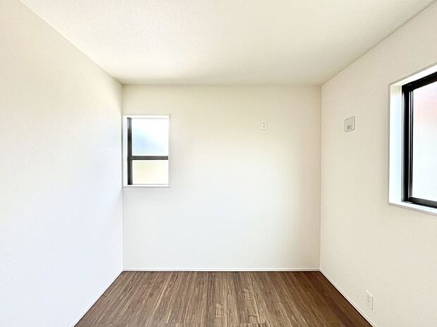 2面採光で気持ちよく自然光が取り入れられるのでお子様のお部屋にもピッタリ