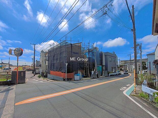 ◆1号棟◆~Exterior~ 前面道路: 西6m公道、北4.5m公道 住宅地になっているので車量も少なく、静かな立地です。子育て環境も良好です♪♪周辺環境もあわせてご案内させて頂きます。