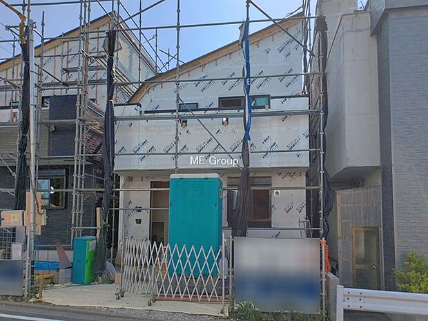 ◆2号棟◆~Exterior~ 一戸建ての大きなメリットは、自分達の「土地」を「自由に」使える事です。ガーデニングやDIY,車やバイクの趣味など様々な用途で利用できます。