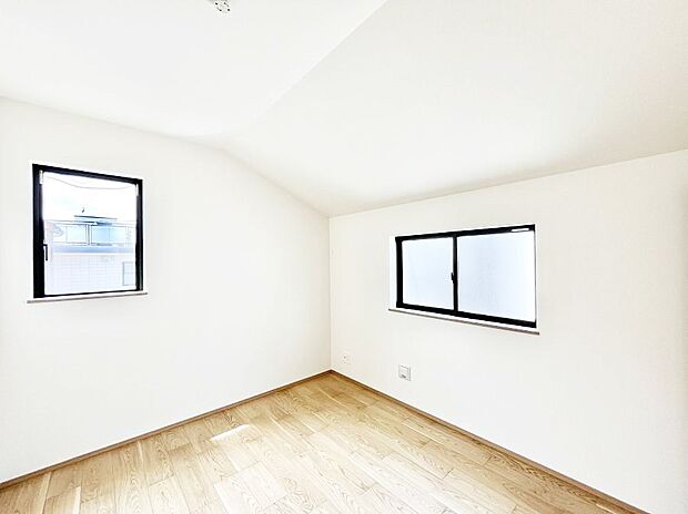 窓からのやさしい光が心地よいプライベートルーム