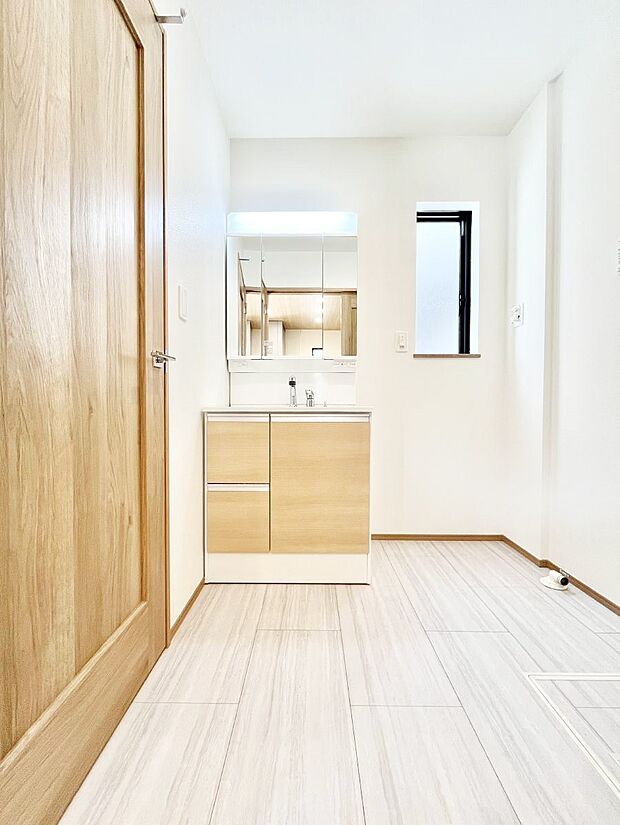 収納力と機能性に優れた洗面化粧台