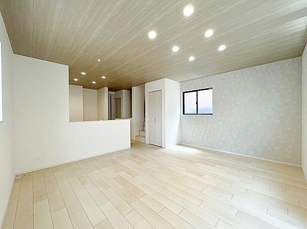◆B号棟◆~Living~ 豊かな陽光がこの場所を照らしだす。光溢れるこの空間はみんなの笑顔が集う場所、時を忘れ、つきることのないたわいもない会話を楽しむ時間、たくさんの思いが綴られる場所。