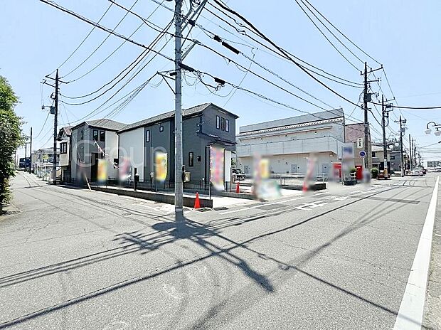 ~Exterior~ 前面道路:北西 7.5m 公道 前面道路は閑静な住宅地をはしる車通りの少ない道路。駐車の出し入れもらくらくです!ご不明点・現地見学のご希望は、お気軽にお問い合わせください!
