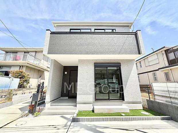 ◆B号棟◆~Exterior~ 周辺には学校や買物施設もあり生活、子育てに適した環境が広がっています!「永住地」として、物件のご見学だけではなく、周辺の環境や通学できる学校についてもご相談ください!