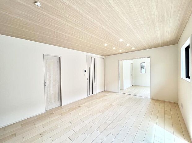 落ち着いた雰囲気のLDKは家族みんなの快適空間