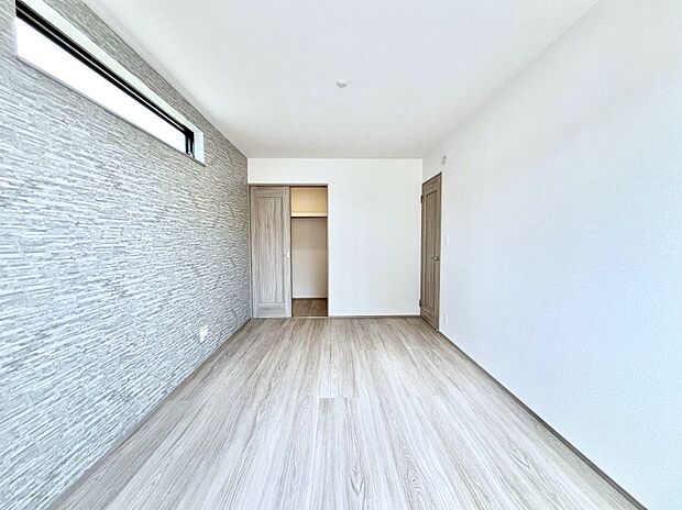 使いやすい形でベットや家具の置き方にも困ることもありません。