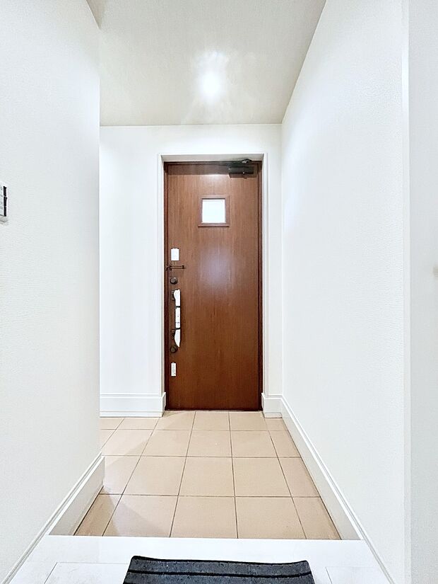 ◆7号棟◆~Entrance~ 玄関は家の顔といわれますが我が家のセンスをさりげなく感じさせる魅力ある玄関造りも楽しみの一つ。帰宅する度に家族がほっとできる心地よい空間造りも大切ですね♪