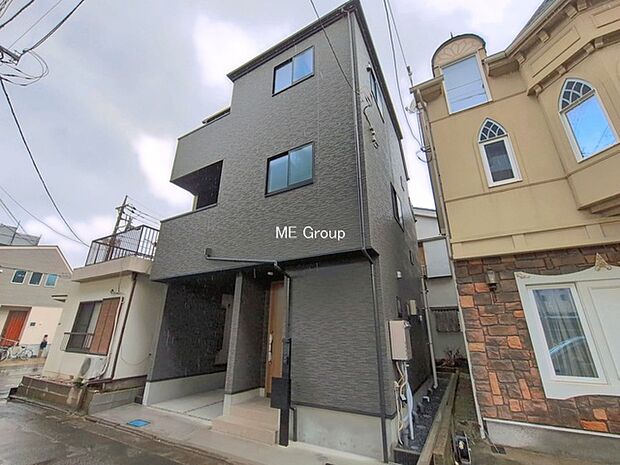 ～Exterior～　一戸建ての大きなメリットは、自分達の「土地」を「自由に」使える事です。ガーデニングやＤＩＹ，車やバイクの趣味など様々な用途で利用できます。