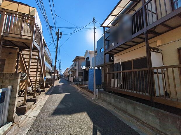 ~Exterior~ 前面道路:南東 4m 私道、北西 2.91m 私道 住宅地になっているので車量も少なく、静かな立地です。子育て環境も良好です♪♪周辺環境もあわせてご案内させて頂きます。