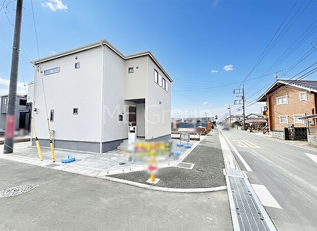 ~Exterior~ 前面道路:北西 7.75m 公道、北東 5m 私道 住宅地になっているので車量も少なく、静かな立地です。子育て環境も良好です♪♪周辺環境もあわせてご案内させて頂きます。