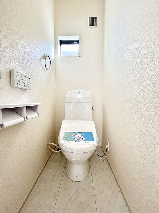 トイレは温水洗浄機能付き　