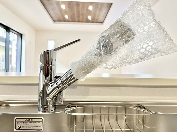 いつでも清潔なおいしいお水を。一つの水栓で水道水と浄水を使い分け。