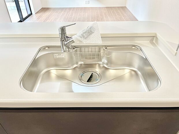 広々としたシンクでお料理やお皿洗いもラクラク快適に!