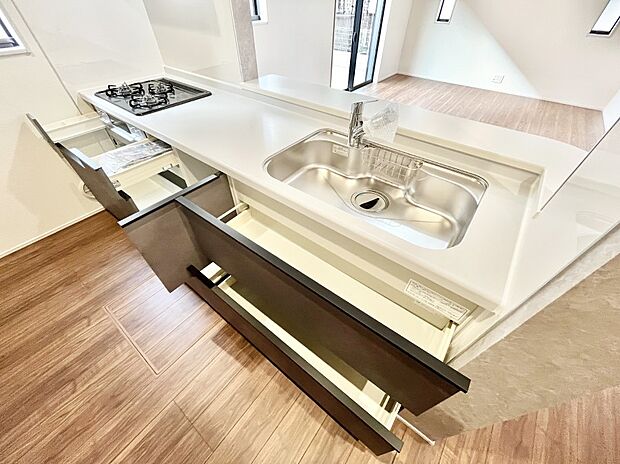 使いやすさを優先したスライド式収納タイプ！