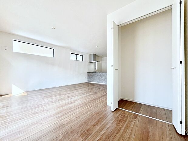 ◆1号棟◆リビング収納。ここに収納があると物が集まるLDKがスッキリ片付きそうですね。