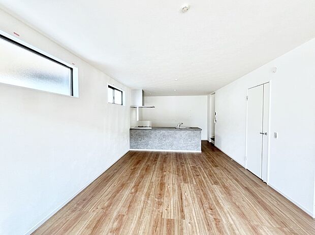 ◆1号棟◆～Living～　家族の食事や団らんのほか、子どもを遊ばせたり、友人を招いたりするLDKは住まいの中心。長時間過ごす場所だから、その空間は住まい全体の居心地を左右します。